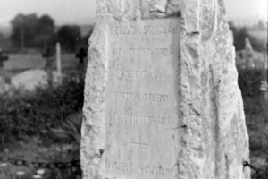 Ursprünglicher Gedenkstein für 5 verstorbene polnische Gefangene - © W. Kalmeier