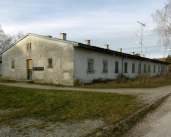 Ehemalige Baracke der Wachsoldaten, die vom Abriss bedroht ist - © C. Fößmeier