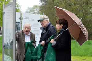 Einweihung der Info mit ehemaligem Kriegsgefangenen 2016- © C. Fößmeier