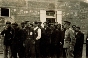 Bau der Baracken durch die Gefangenen - © Stadtarchiv Moosburg