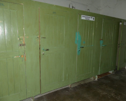 Originale Toilettenanlage aus der Zeit des Lagers - - © G. Strehle